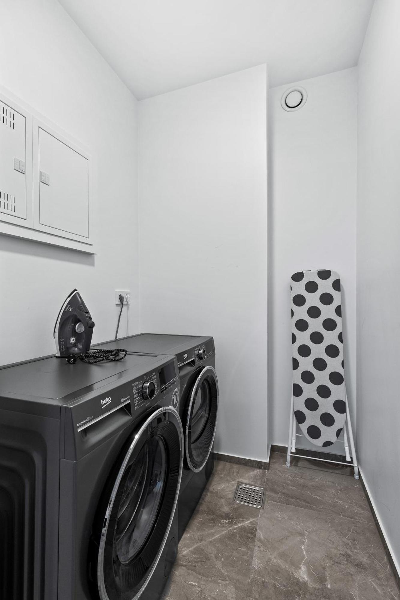 Apartment New Near Smaralind Mall With Private Parking Reykjavík